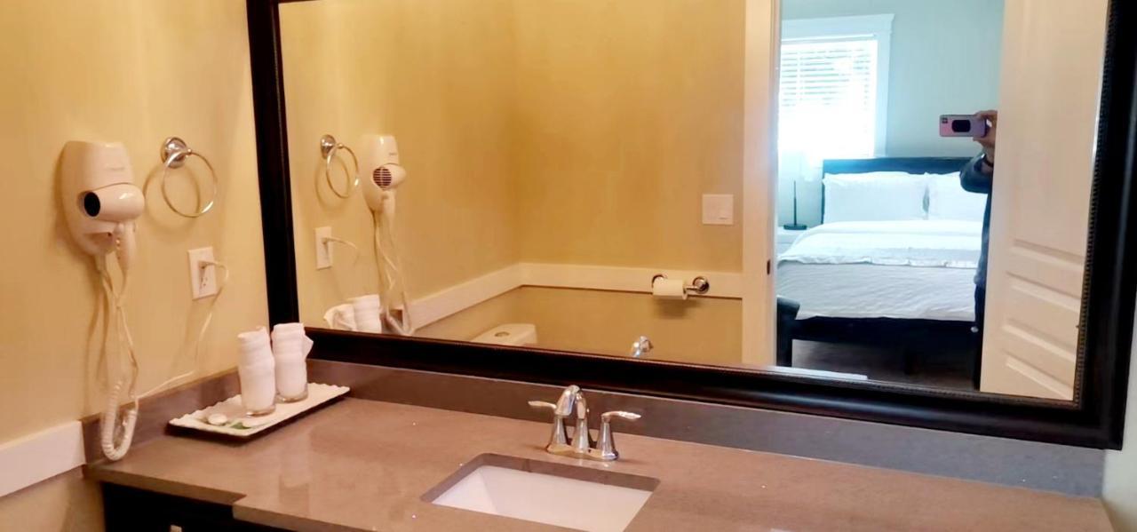 Beautiful Private Room In Blueback Beachfront Nanaimo Buitenkant foto